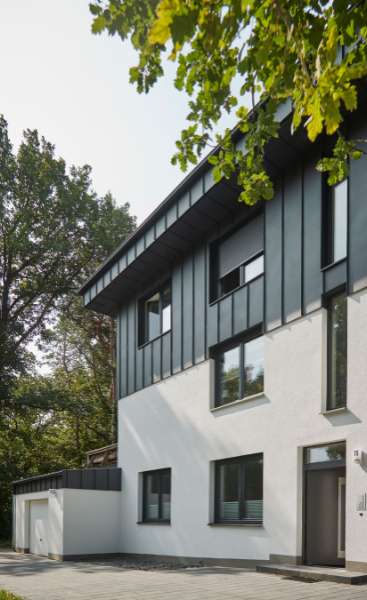 Berliner Vorstadthaus mit DS Nordic Klickfalz an Fassade und auf dem Dach, Haydnallee 71, 14612 Falkensee